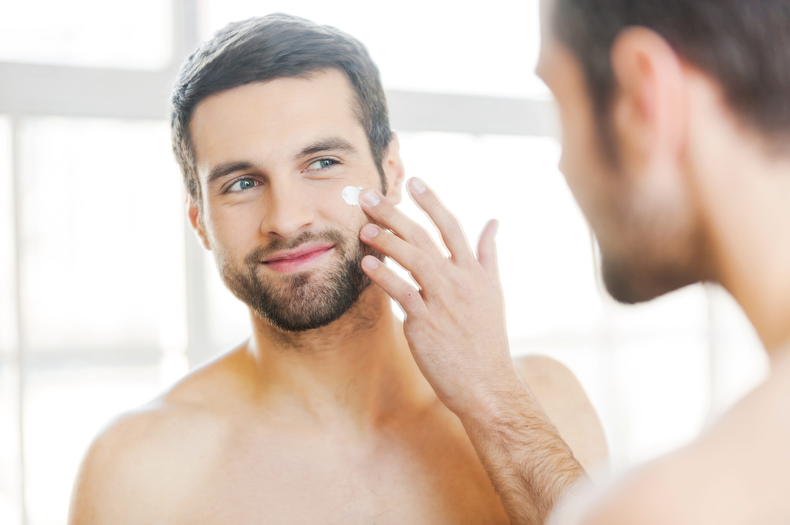 Soin visage homme : comment nettoyer sa peau ? - Magazine Avantages