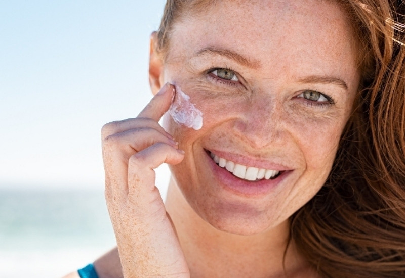 Les essentiels pour une protection solaire optimale : profitez du soleil en protégeant votre peau contre les coups de soleil.